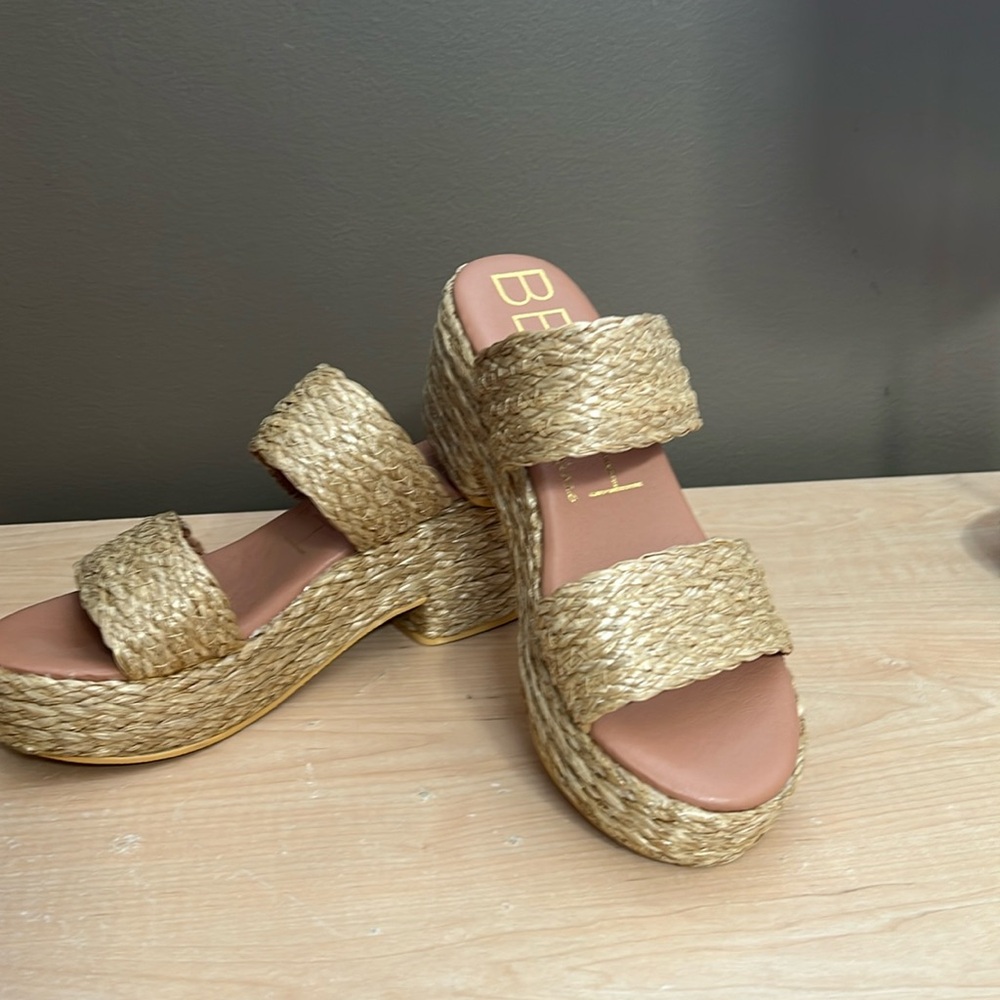 Beach by Matisse slides in a natural color size 9
